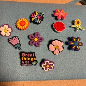 🔴12 Colorful Flower and Colorful Shoe Charms